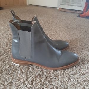 Everlane chelsea boot